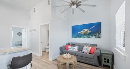 "A" SAND AND OCEAN LOVER'S VACATION VILLA