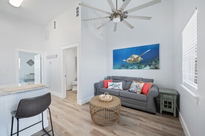 "A" SAND AND OCEAN LOVER'S VACATION VILLA