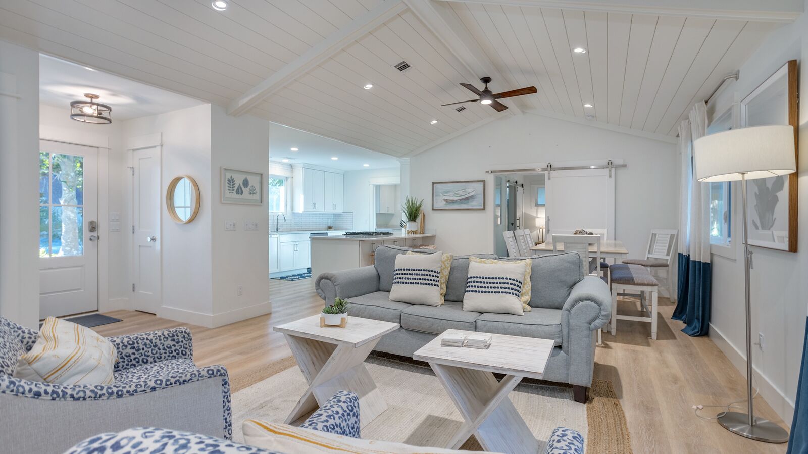 Walk to the beach and Coligny Plaza! Newly renovated beach bungalow.