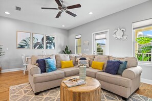 Smart TV - Centrally located and updated beach retreat in resort-style community! (Destin)