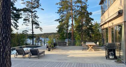 Arkitektritat Magiskt Sommarhus på Värmdö