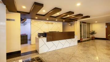 ฝ่ายต้อนรับ