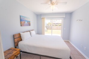 1 bedroom, iron/ironing board, WiFi, bed sheets - Beautiful 1 bedroom home, 1 block from the beach (Panama City Beach)