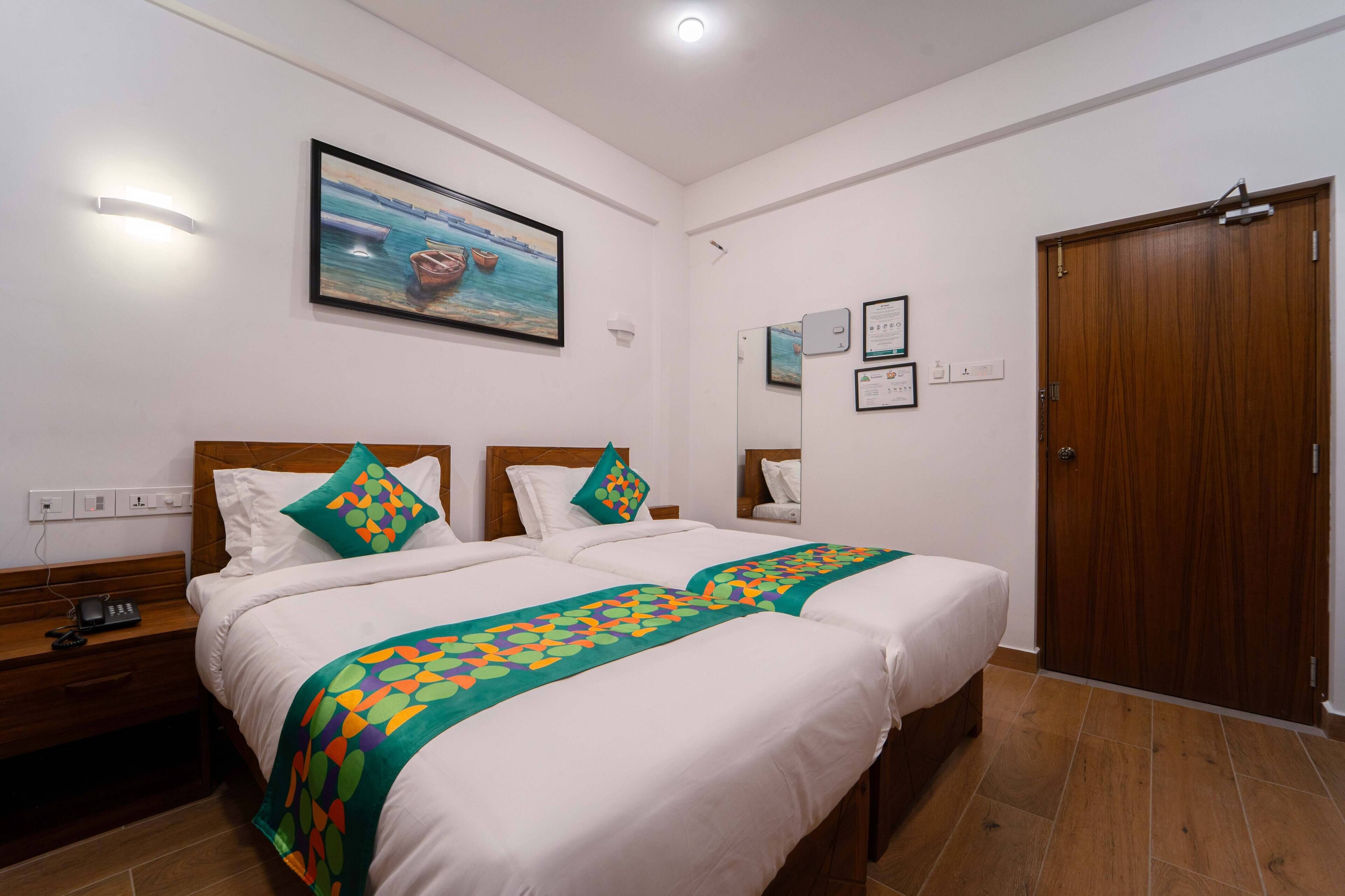 Standard Double Room | In-room safe, desk, iron/ironing board