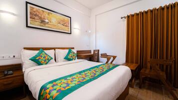 Caja de seguridad en la habitación y escritorio