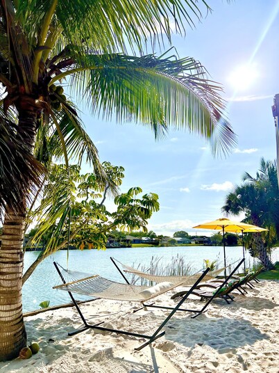 Coco Cabana Villa -5 miles to beach- heated pool