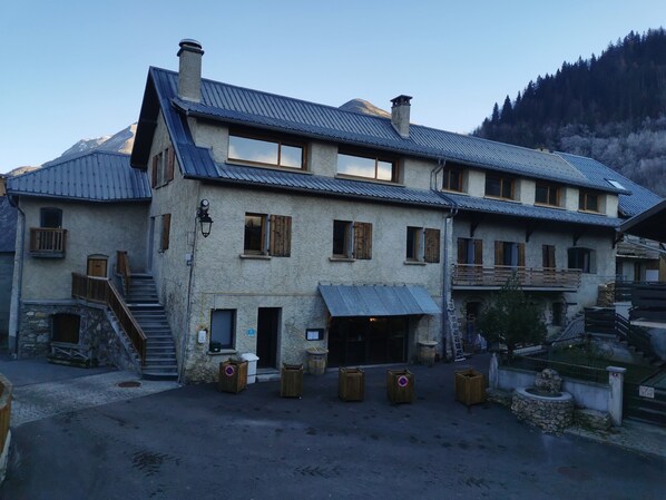 Exterior - Chambre EN Gite Auberge à 4 km de la Station des 2 Alpes (Les Deux Alpes)