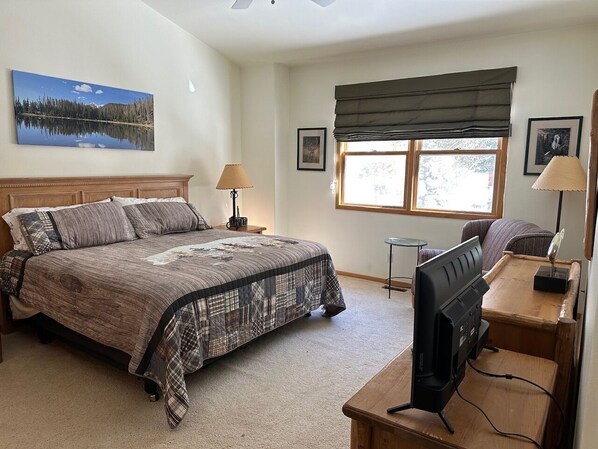 2 عدّة غرف نوم وواي فاي وملاءات أسرّة