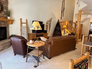 Télévision, cheminée