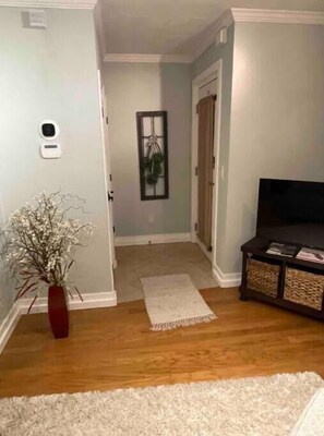 Interior - Beautiful condo in desirable, historic Duckpond
(Gainesville)