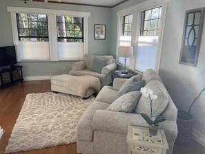 Living area - Beautiful condo in desirable, historic Duckpond
(Gainesville)
