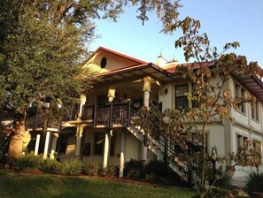 المنشأة من الخارج