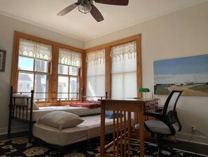 3 quartos, escrivaninha, berço de viagem, Wi-Fi