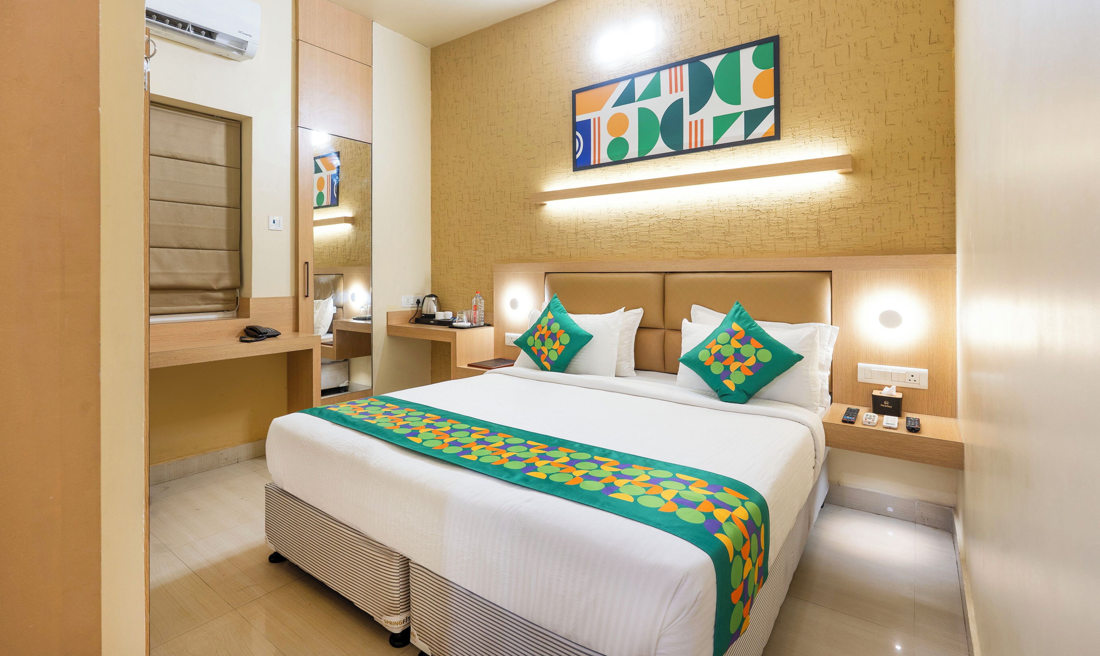 Standard Room | In-room safe, desk, bed sheets