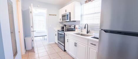 Cookware/dishes/utensils