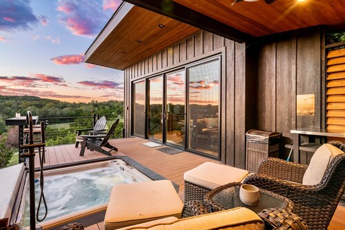 Grantham House Cozy Hill Country Stay