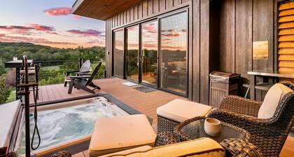 Grantham House Cozy Hill Country Stay