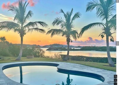 “Oceanfront Paradise Property: access to pool, ocean and Complimentary Kayaks”