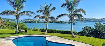 “Oceanfront Paradise Property: access to pool, ocean and Complimentary Kayaks”