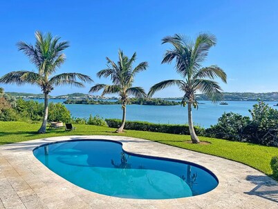 “Oceanfront Paradise Property: access to pool, ocean and Complimentary Kayaks”