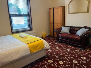 2 Schlafzimmer, Schreibtisch, WLAN, Bettwäsche