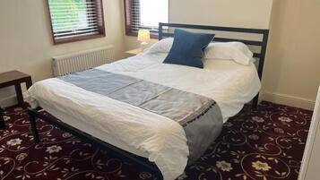 2 Schlafzimmer, Schreibtisch, Bügeleisen/Bügelbrett, kostenloses WLAN