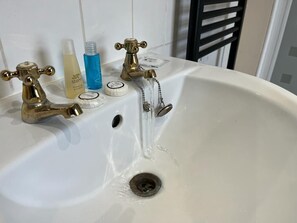 Hårtørrer, håndklæder, Sæbe, Shampoo