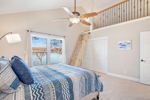 3 bedrooms, WiFi, bed sheets - Close to Oaks Golf Course~ Newly Decorated~ 5 min from Margaritaville~ Lake Front~ Private Dock (Osage Beach)