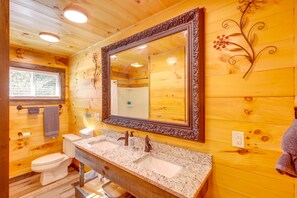 Towels - Pet-Friendly Chattanooga Cabin w/ Hot Tub & Kayaks (Chattanooga)
