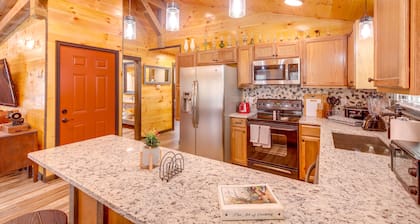 Pet-Friendly Chattanooga Cabin w/ Hot Tub & Kayaks