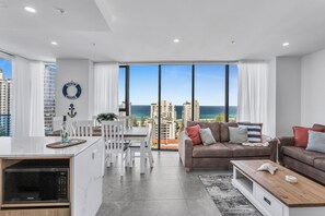 Apartamento superluxo | Área de estar | TV 32 polegadas com canais digitais