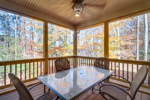 Outdoor dining - Waterfront Lake Anna Home: Kayaks & Private Dock (Mineral)
