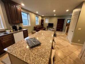 Interior - North Hill Section Home; walk to UVMMC & UVM, Chabad, downtown, lake. (Burlington)