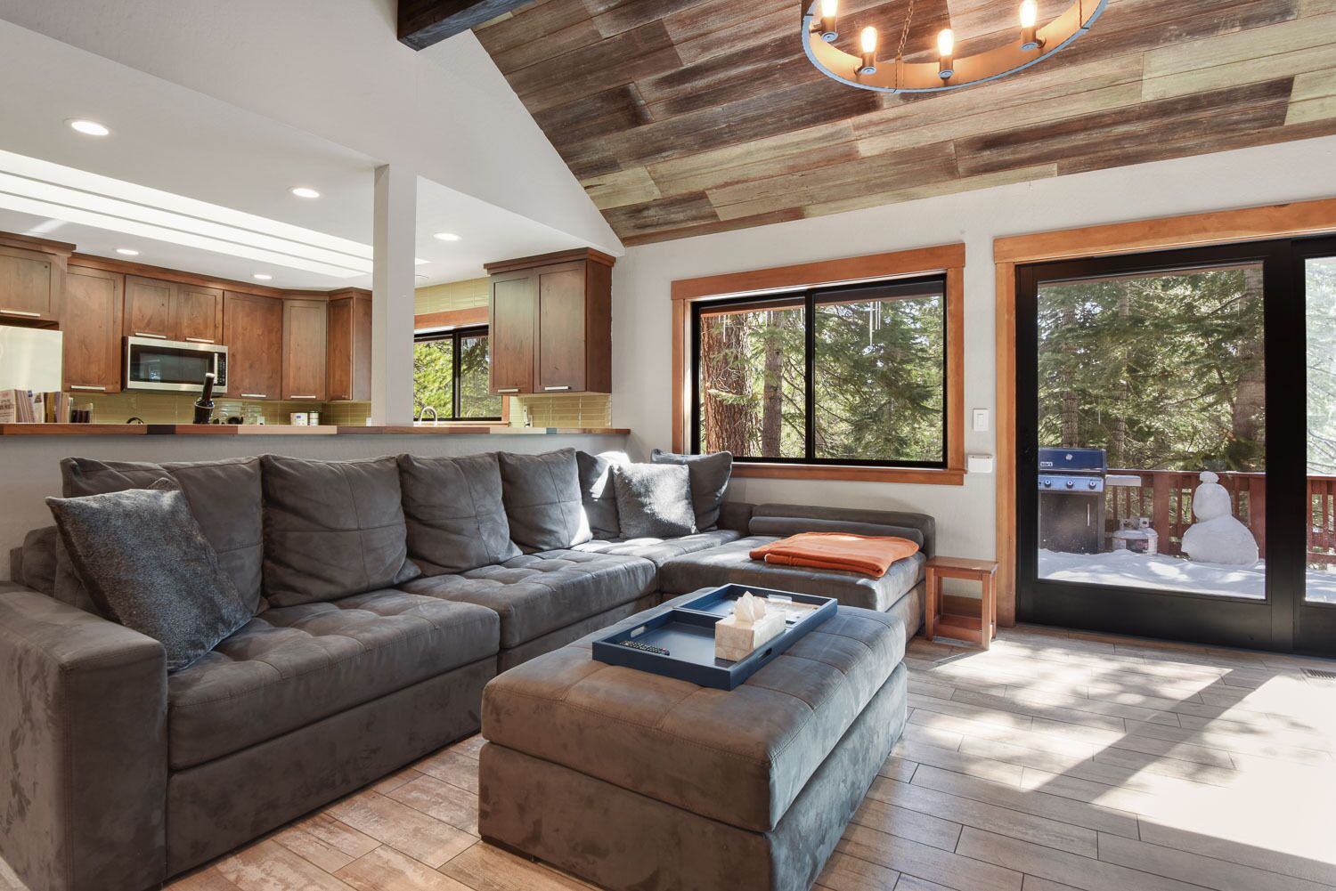 Smart TV, fireplace, table football, ping pong