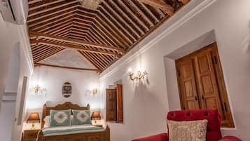 Luxury Double Room | Desk, free WiFi