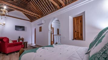 Luxury Double Room | Desk, free WiFi