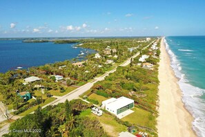 サンラウンジャー、ビーチタオル