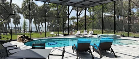 Piscina all'aperto, una piscina riscaldata