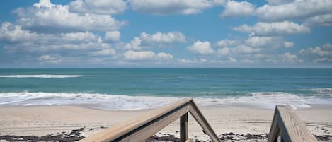 Beach nearby, sun loungers, beach towels
