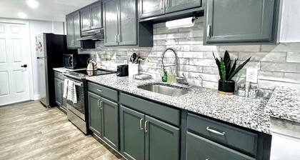 Serenity Suite Homes, Serene 2BD/1BA near Logan/Metro