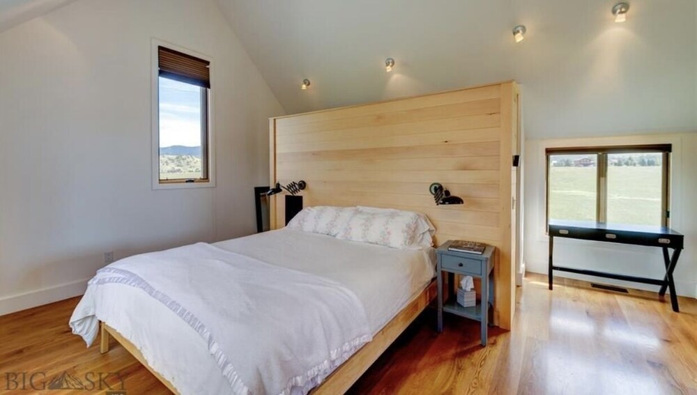 Award winning home in Paradise Valley, Montana, access to the