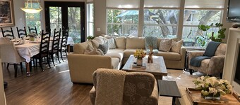 FULLY REMODELED-BEST LOCATION IN AUSTIN Pet Friendly-Gateway to the Hill Country
