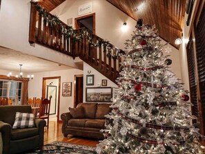 Interior - Pine Grove Cabin Side B (Branson West)