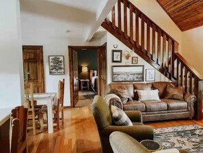 Living area - Pine Grove Cabin Side B (Branson West)