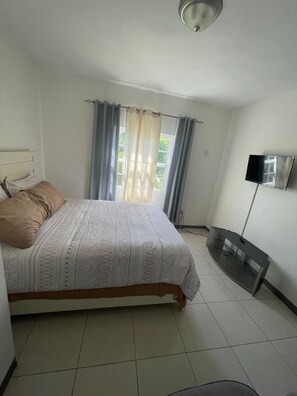 2 bedrooms, desk, iron/ironing board, free WiFi