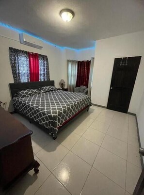 2 dormitorios, escritorio, tabla de planchar con plancha y wifi gratis