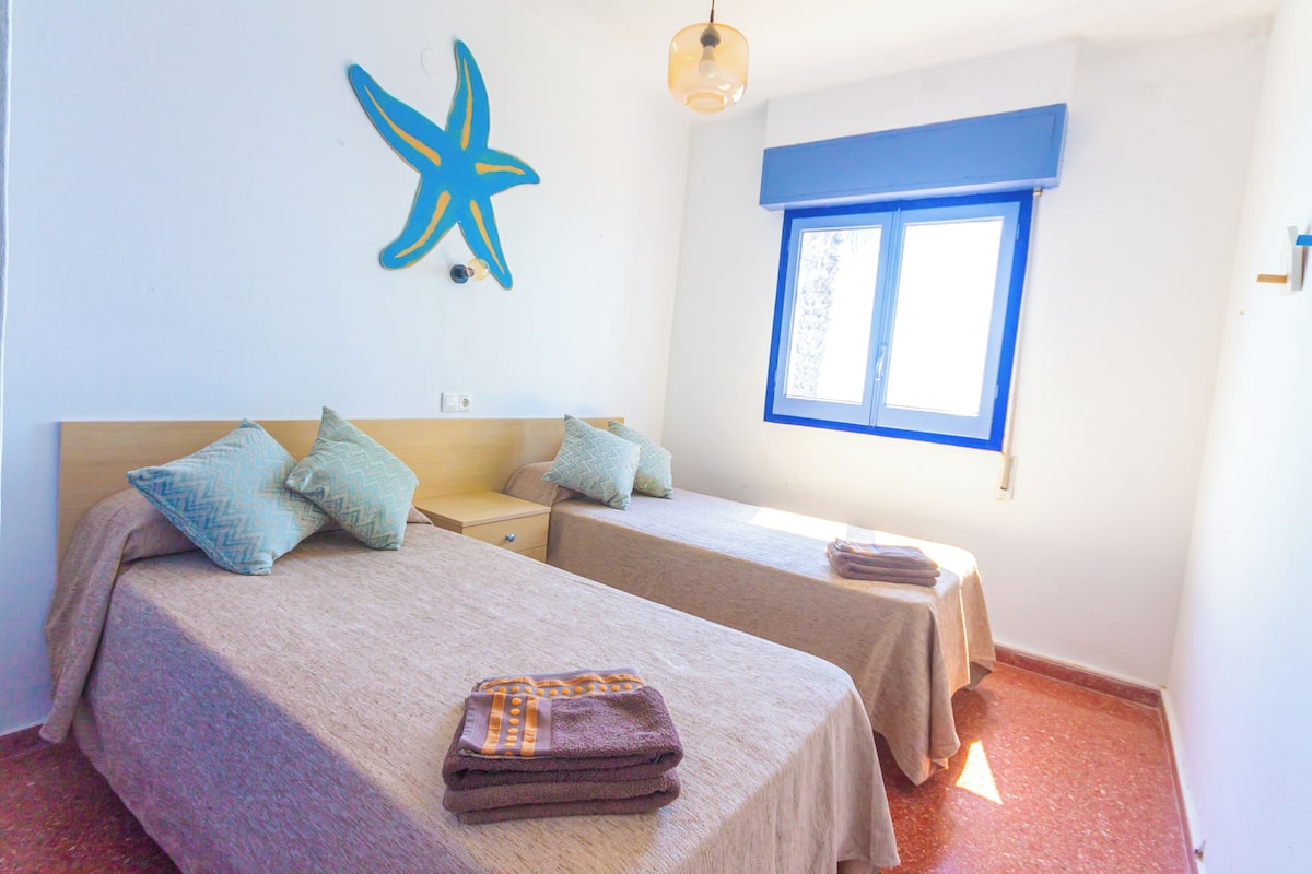 3 bedrooms, blackout curtains, soundproofing, free WiFi