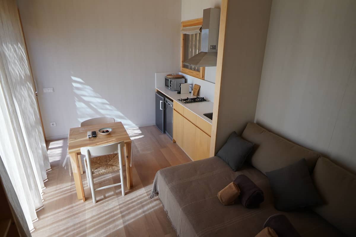 3 bedrooms, blackout curtains, soundproofing, free WiFi