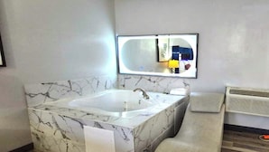 Jacuzzi Suite King Room | 按摩浴缸