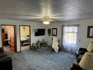 5 bedrooms, desk, WiFi, bed sheets - Fishermen, Hunters, Family Getaways, Retreats & More at Spring Creek Cottage (Norton)